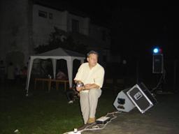 Pali bácsi ellenőriz.